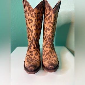 Leopard print boots.Cavender brand cowboy boots,size 7 1/2 excellent condition.